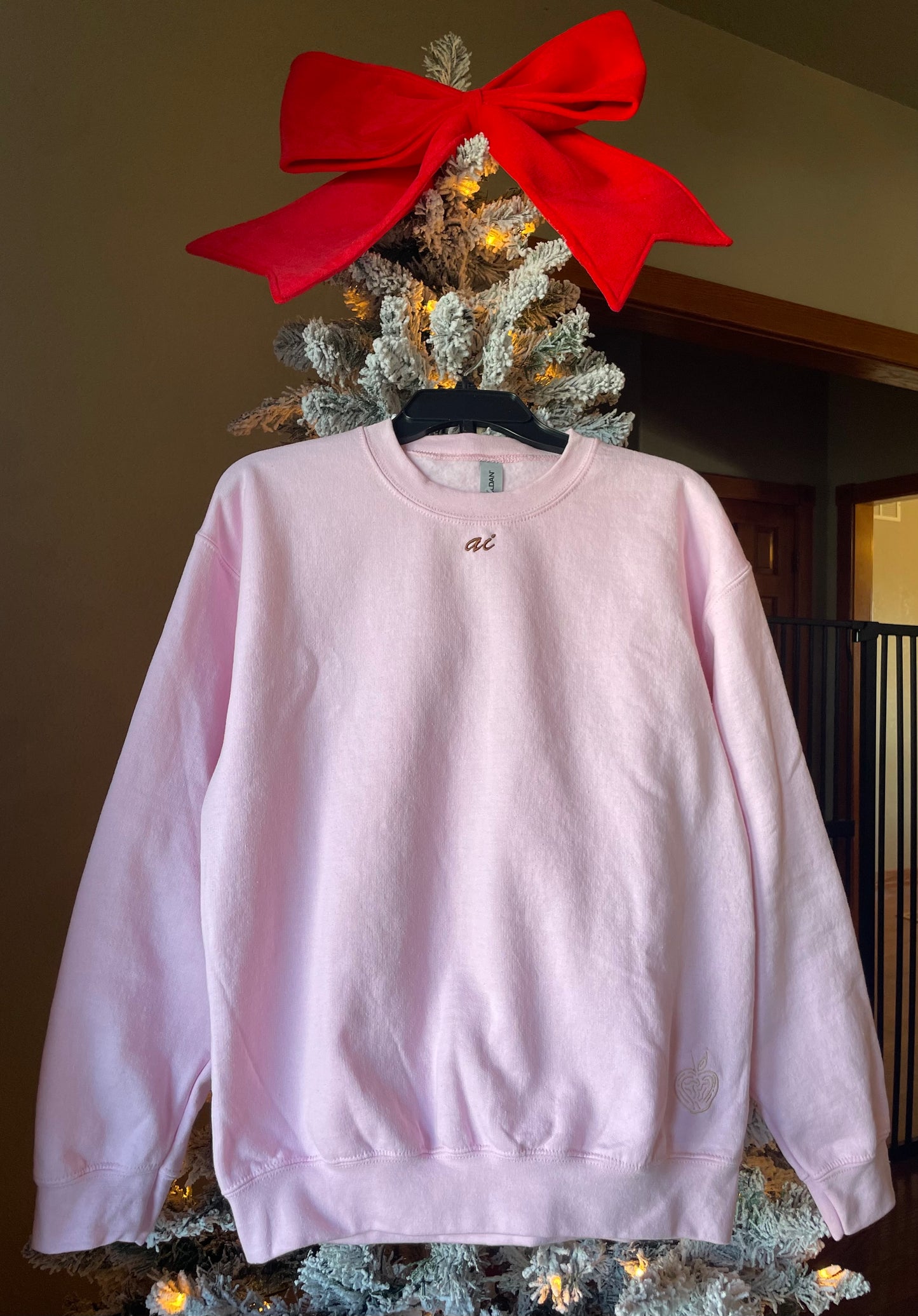 “actually iconic” crew neck